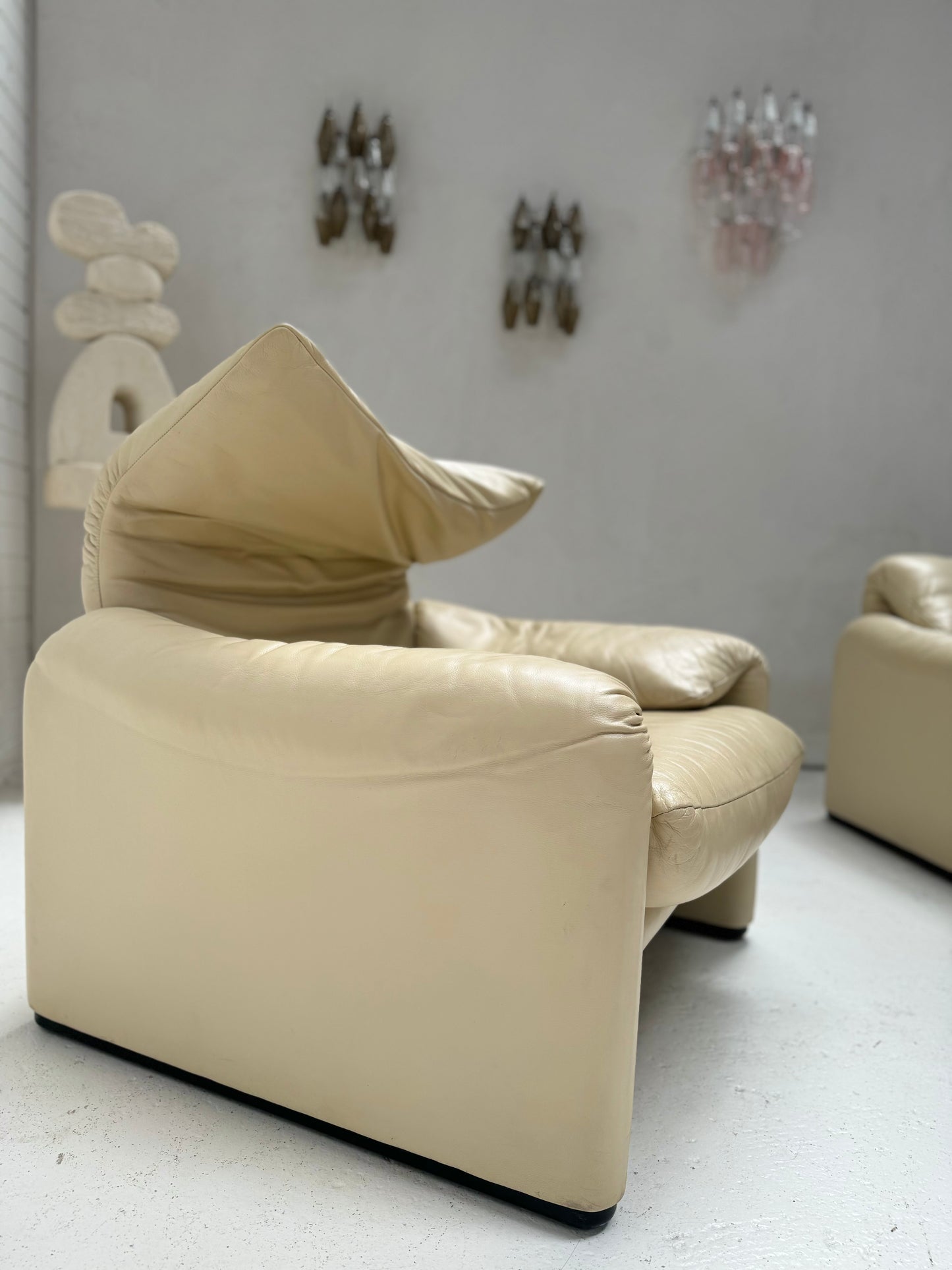 Cassina Maralunga Cream Leather Sofa by Vico Magistretti