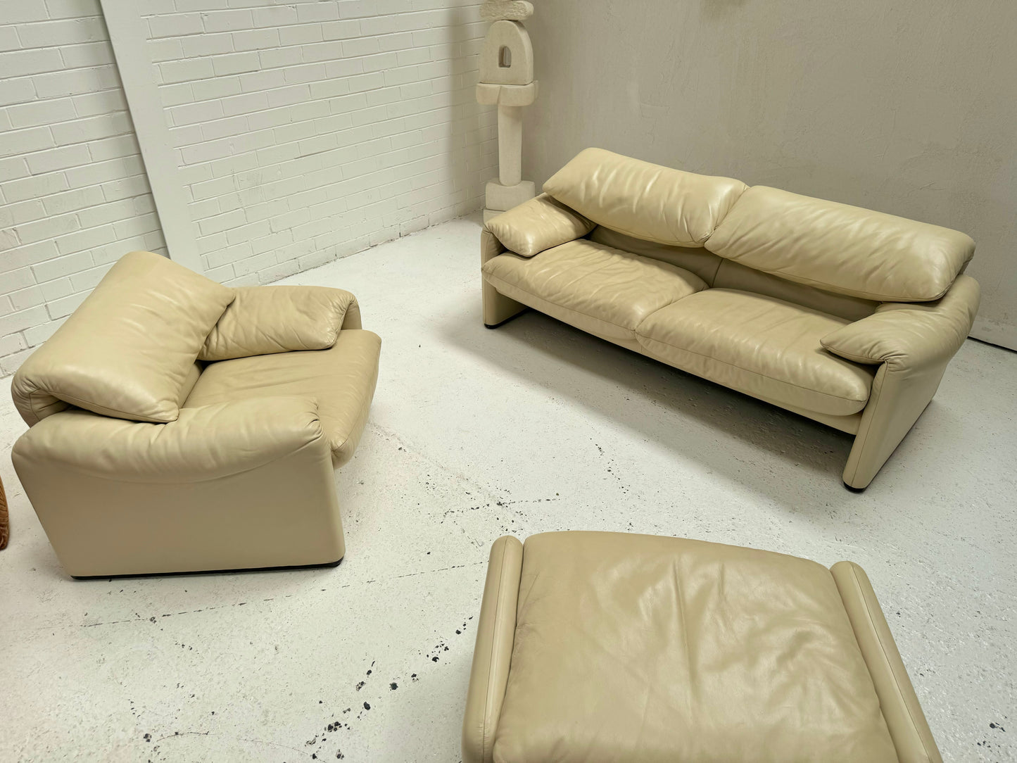 Cassina Maralunga Cream Leather Armchair & Ottoman by Vico Magistretti