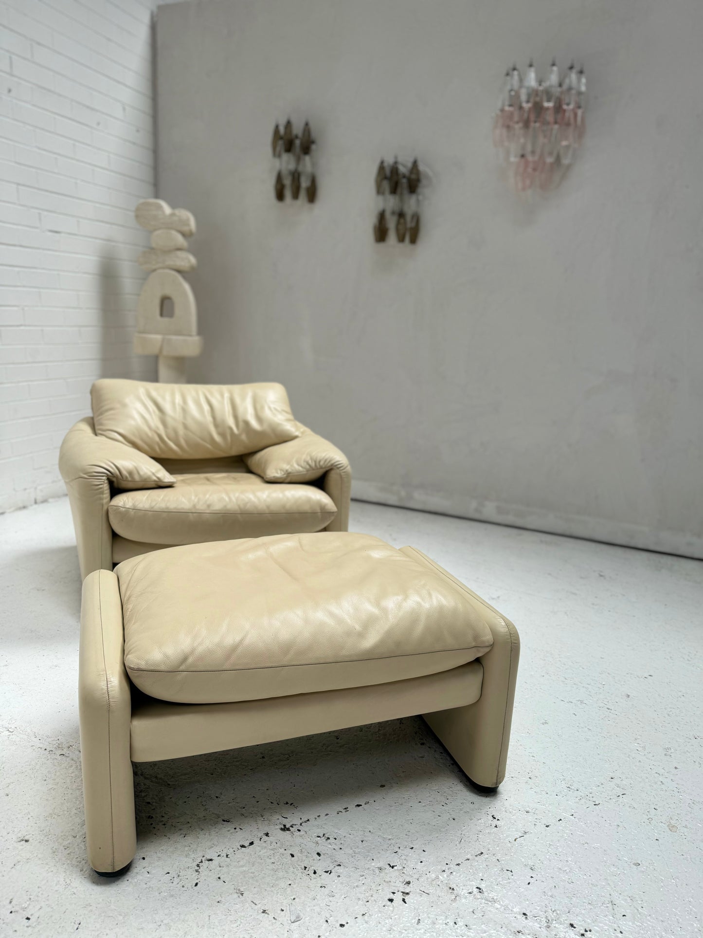 Cassina Maralunga Cream Leather Sofa by Vico Magistretti