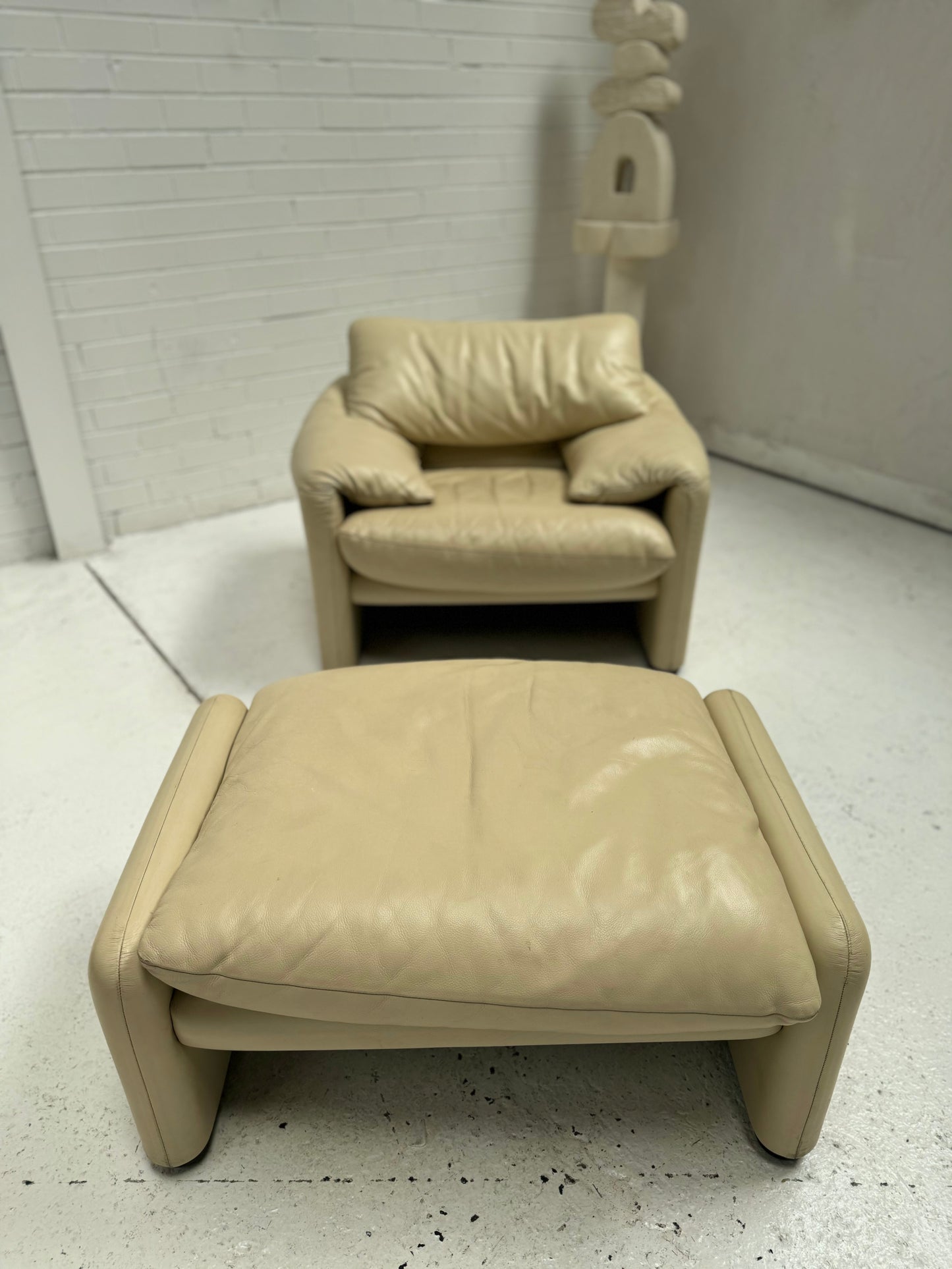 Cassina Maralunga Cream Leather Armchair & Ottoman by Vico Magistretti