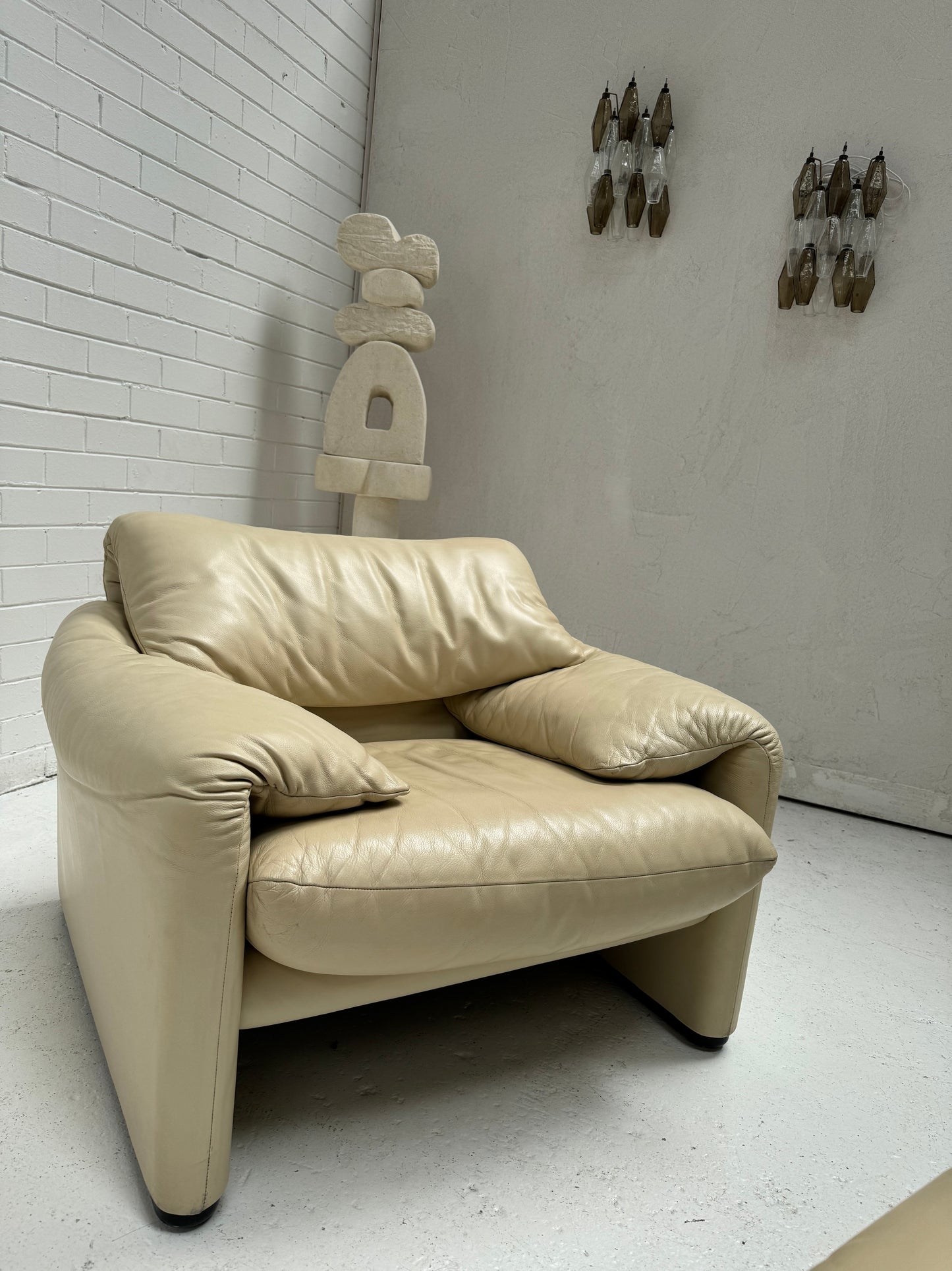 Cassina Maralunga Cream Leather Armchair & Ottoman by Vico Magistretti