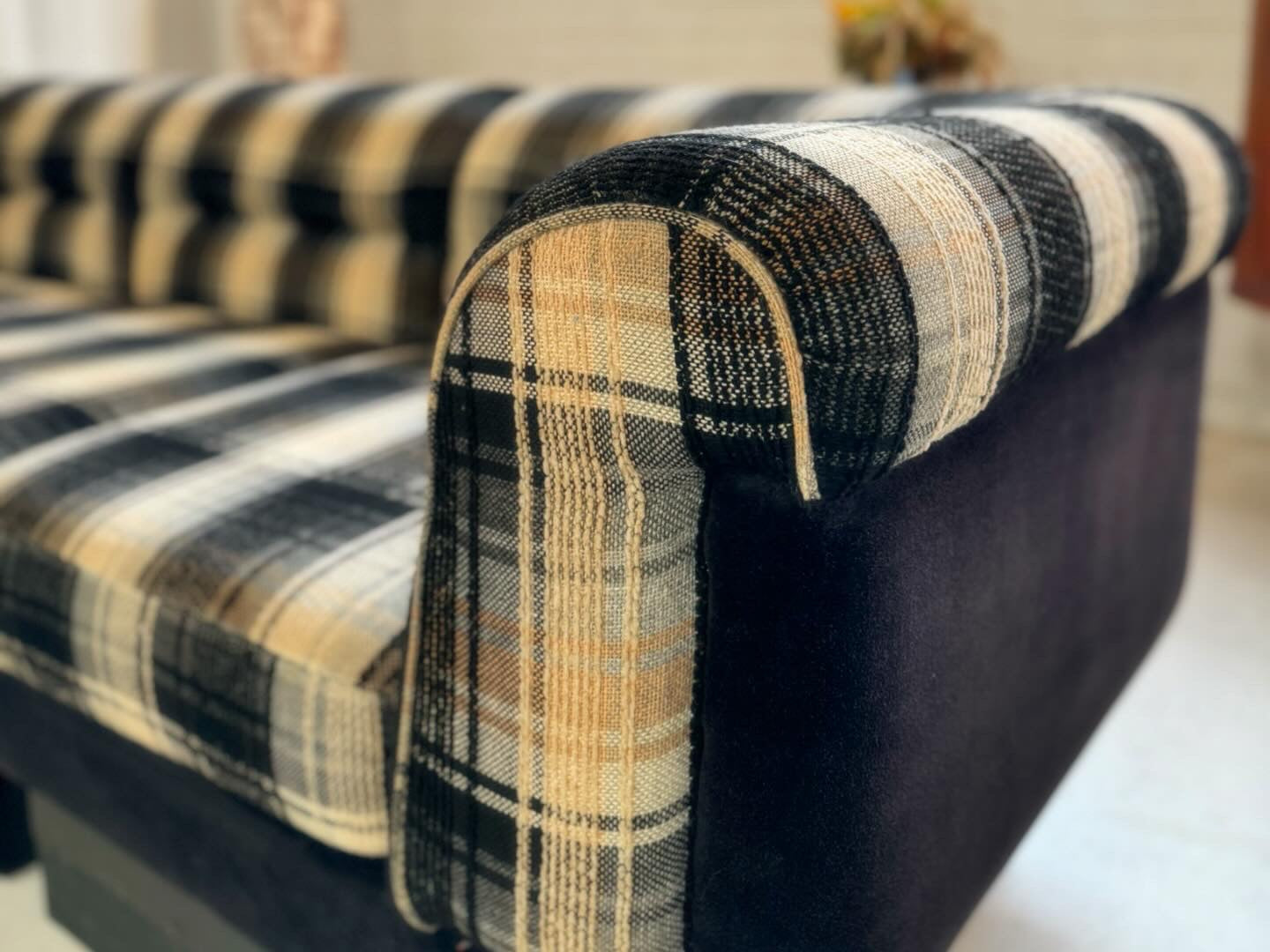 Vintage Check Vanderoza Sofa Set