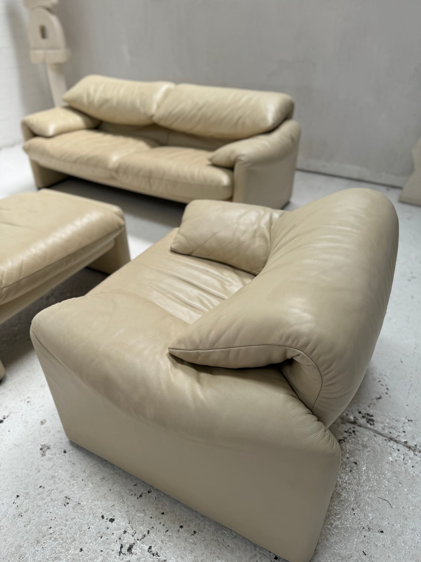 Cassina Maralunga Cream Leather Armchair & Ottoman by Vico Magistretti