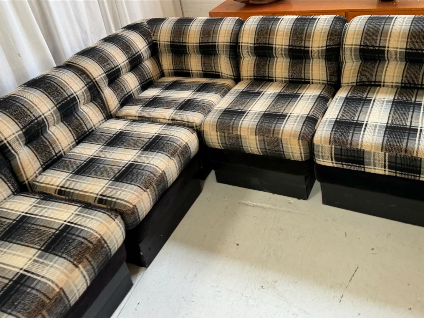 Vintage Check Vanderoza Sofa Set