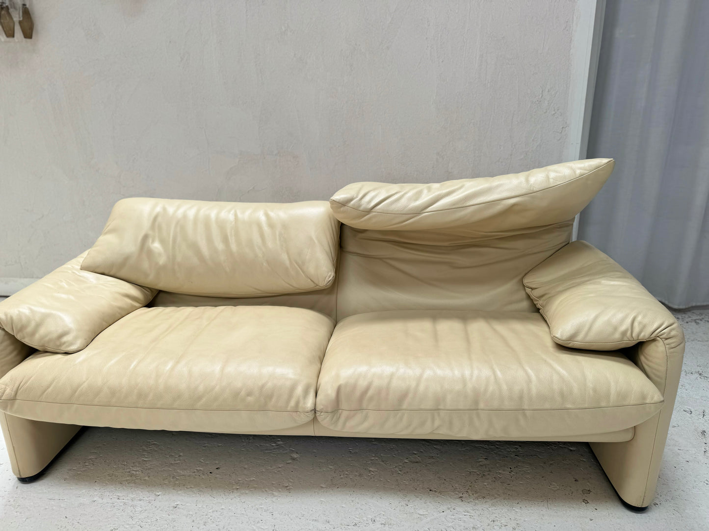 Cassina Maralunga Cream Leather Sofa by Vico Magistretti