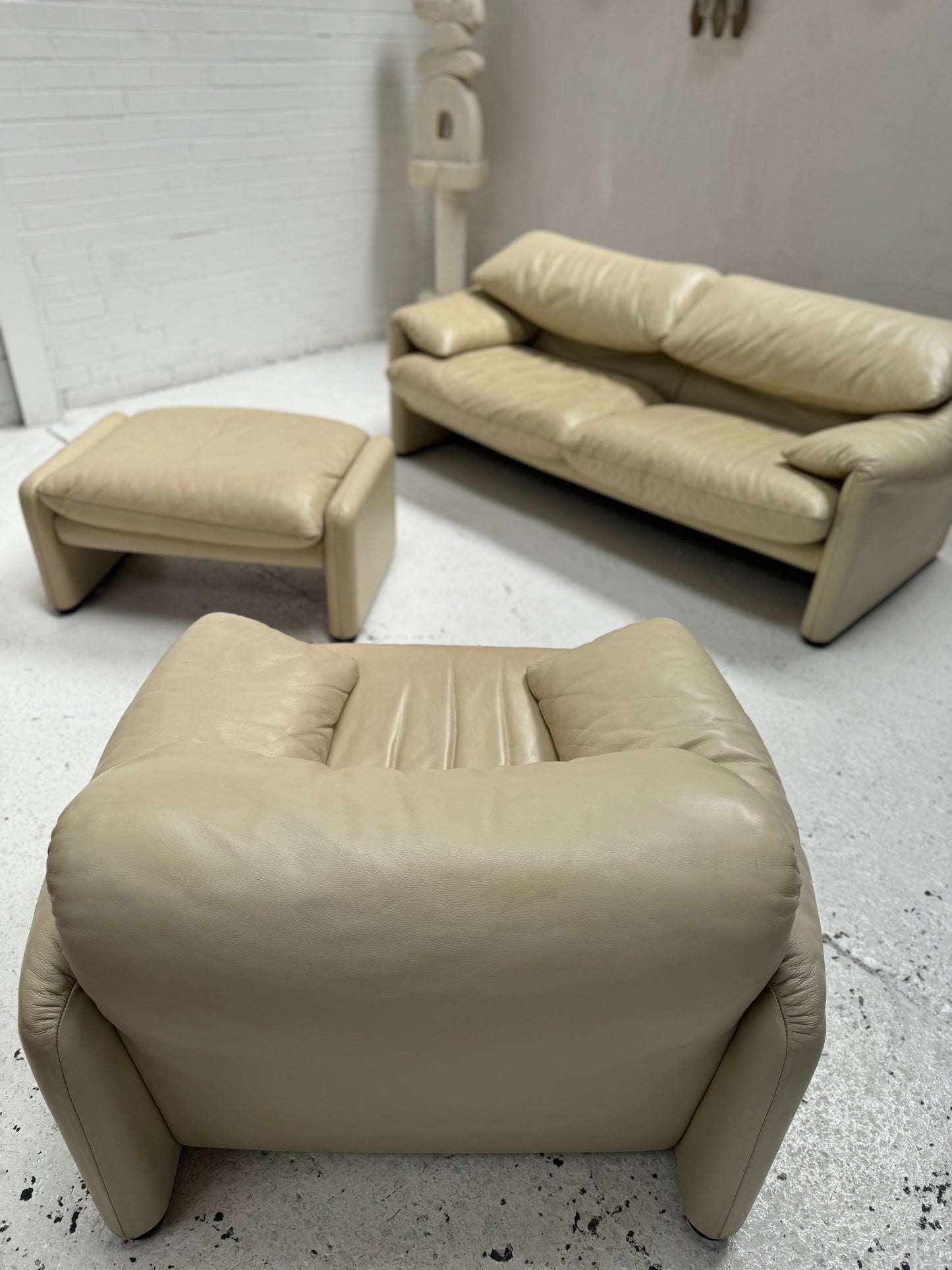 Cassina Maralunga Cream Leather Armchair & Ottoman by Vico Magistretti