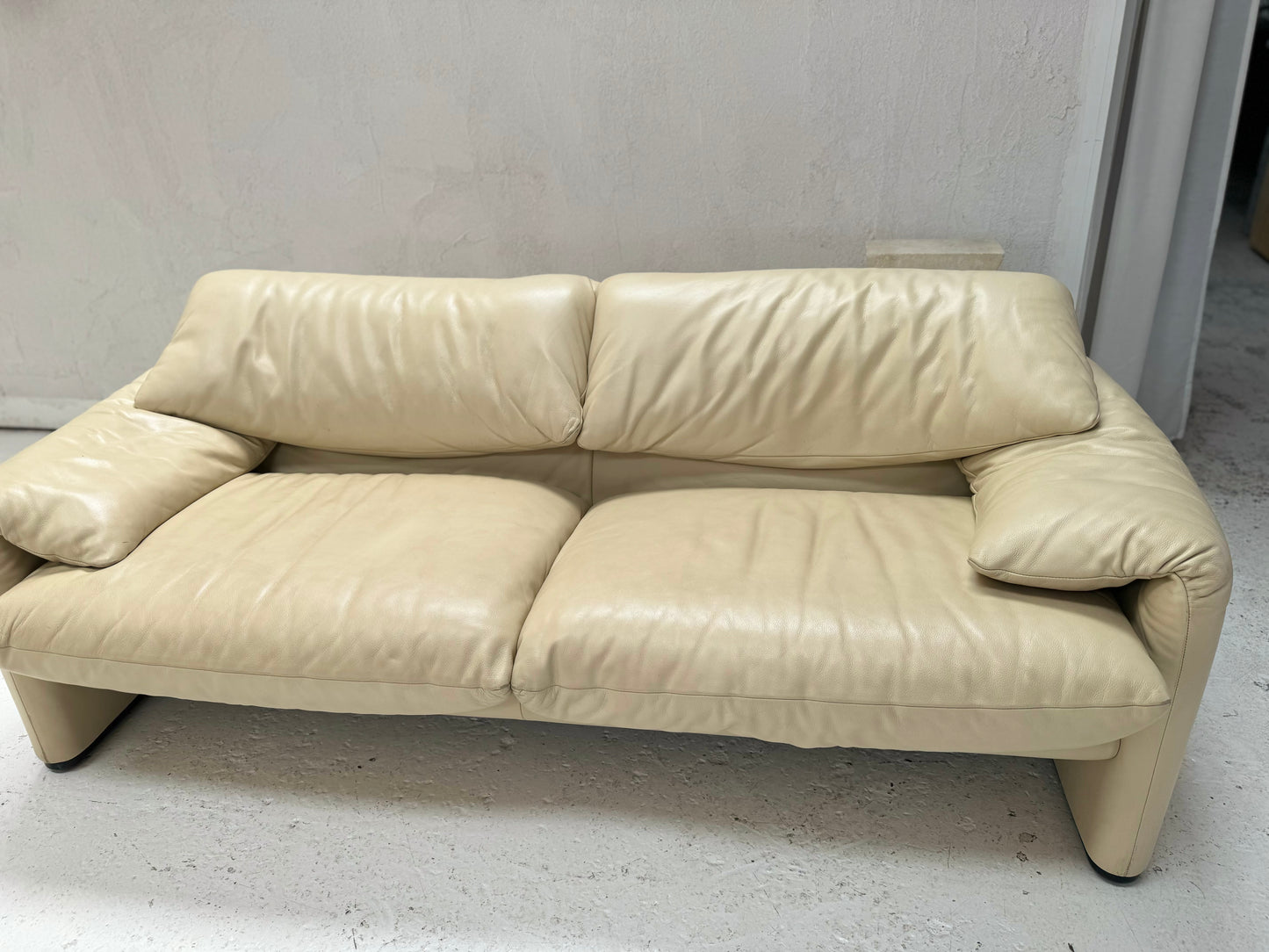 Cassina Maralunga Cream Leather Sofa by Vico Magistretti