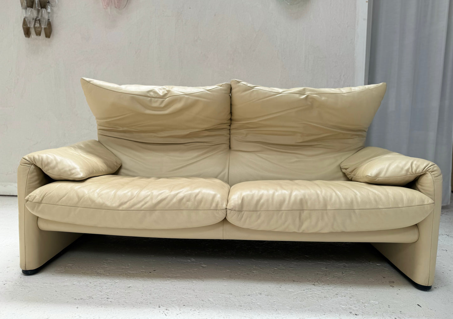 Cassina Maralunga Cream Leather Sofa by Vico Magistretti