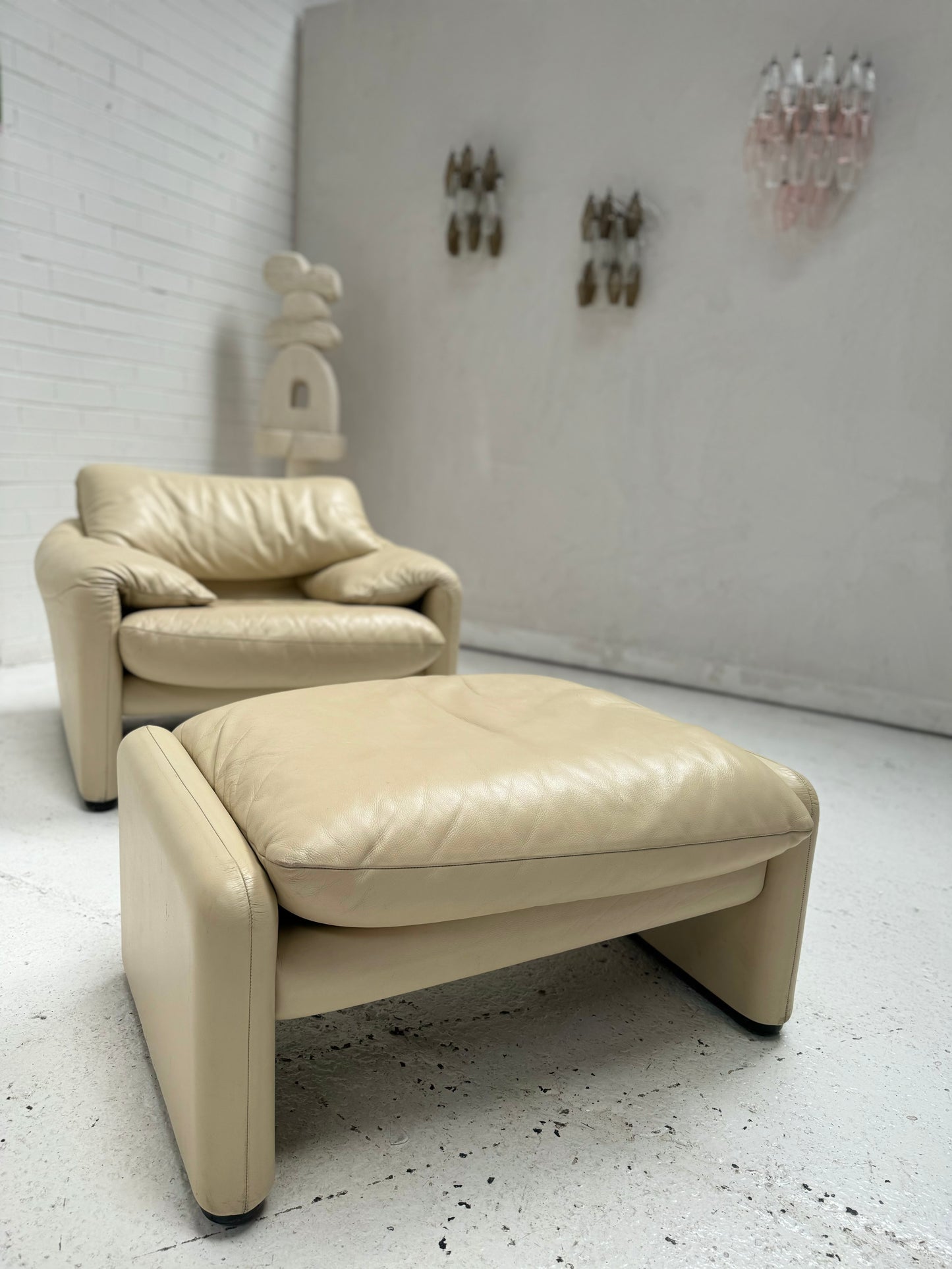 Cassina Maralunga Cream Leather Armchair & Ottoman by Vico Magistretti