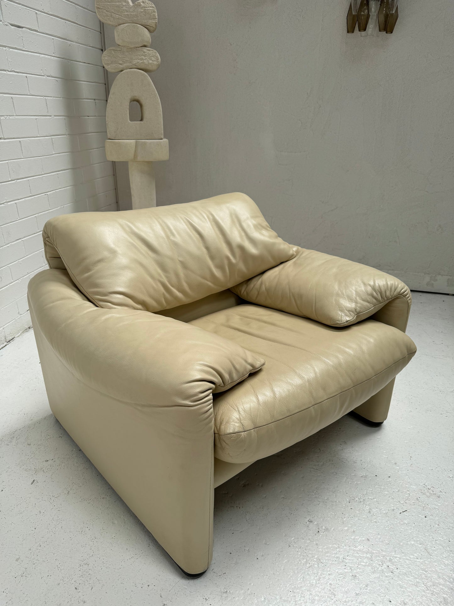 Cassina Maralunga Cream Leather Armchair & Ottoman by Vico Magistretti